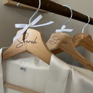 CINTRES EN BOIS PERSONNALISABLE